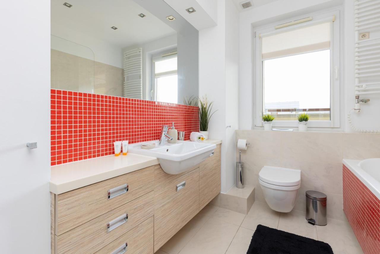 Spacious Palac Jana Iii Wilanow By Renters * Warschau