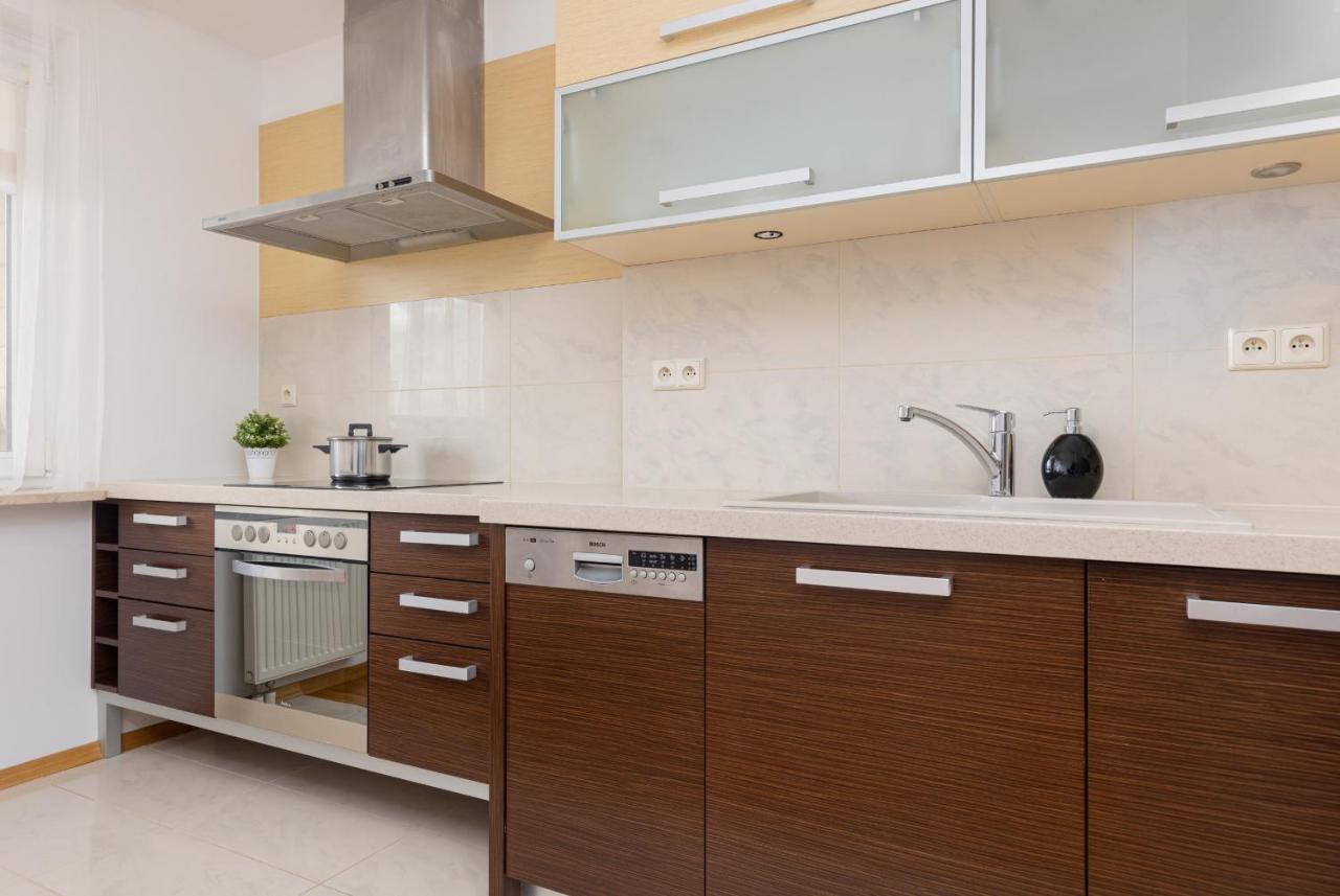 Spacious Palac Jana Iii Wilanow By Renters