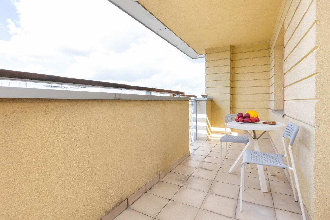 Spacious Palac Jana Iii Wilanow By Renters * Warschau